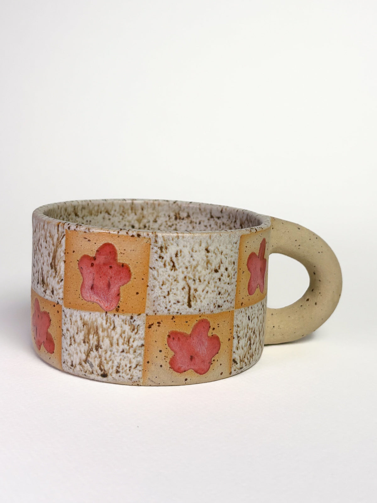 Tasse mouchetée damier brun/rose