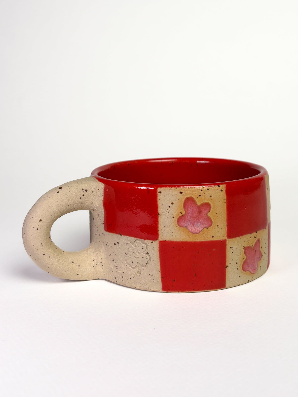 Tasse mouchetée damier rouge/rose