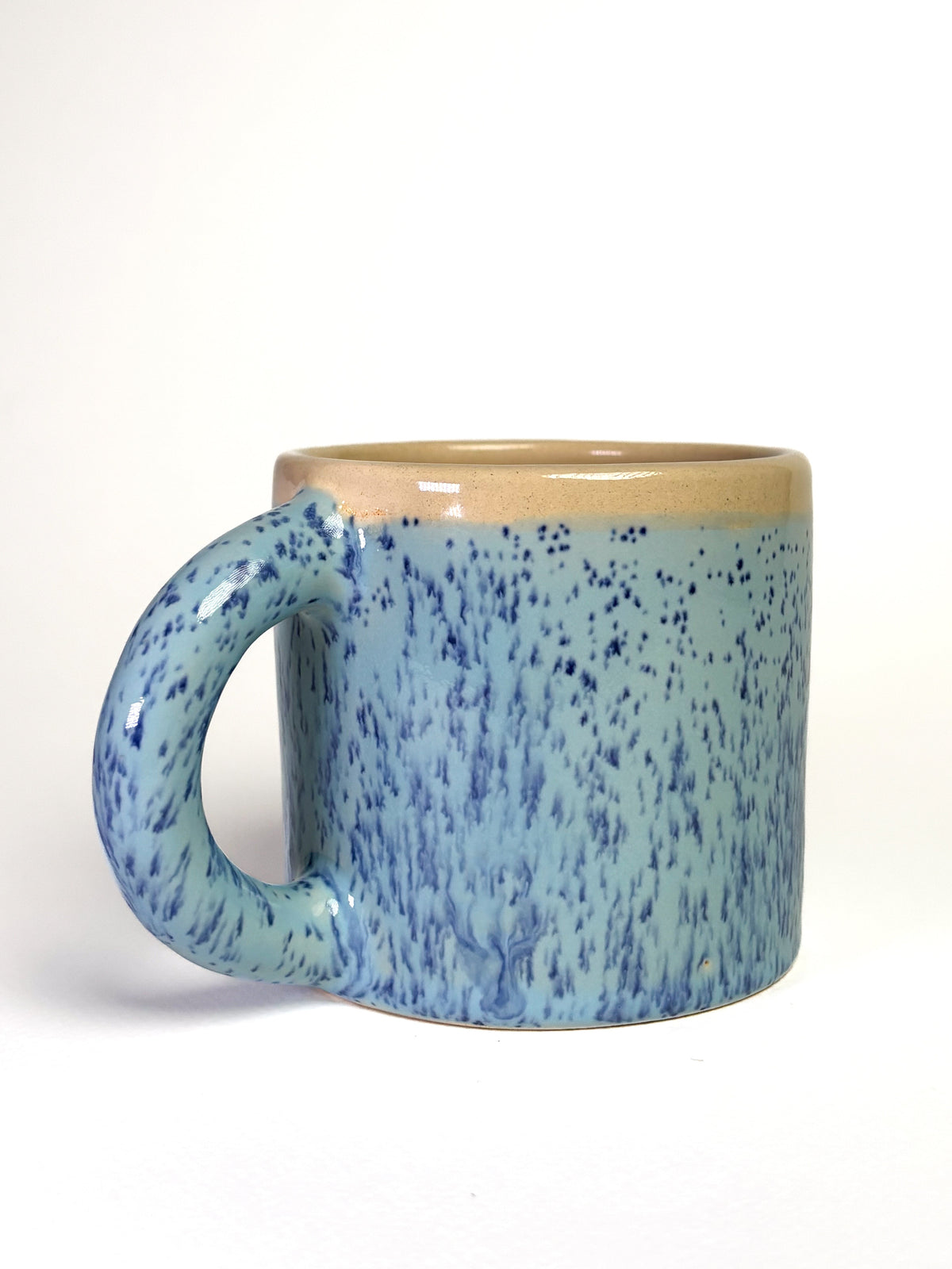 Tasse fleur floue rouge et bleu moucheté (défaut)