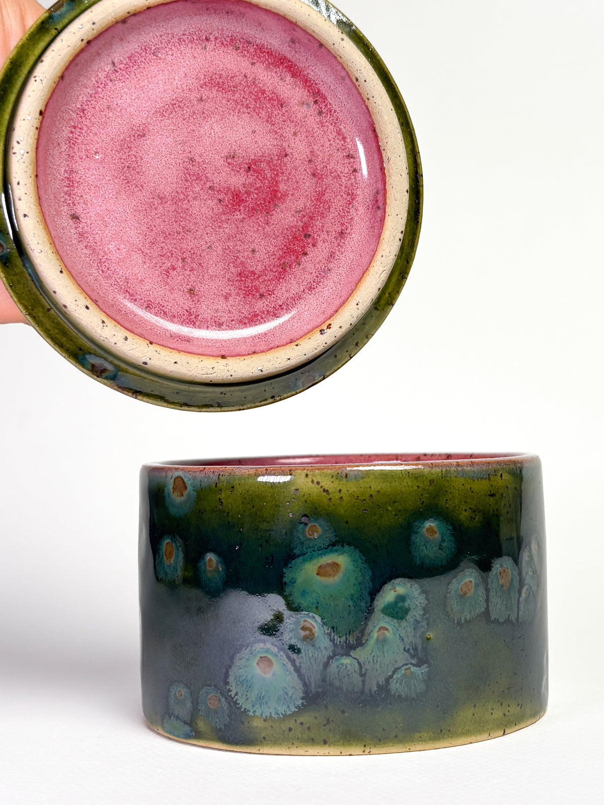 Boite olive et rose